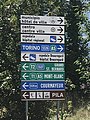 Panneaux routiers bilingues italien-français à Aoste (avenue Frédéric-Chabod).