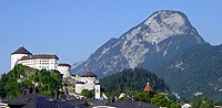 Lâu đài Kufstein và ngọn núi Pendling (1563 m) ở bang Tirol