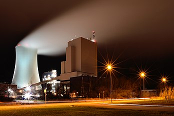 Vista noturna da usina movida a carvão de Rostock, Alemanha (definição 5 028 × 3 353)