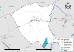 Carte en couleur présentant le réseau hydrographique de la commune