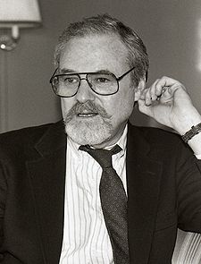 O director, guionista y productor Alan J. Pakula, en una imachen de 1990.