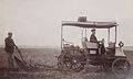 Fotografia d'un araire tirat per una automobila en 1901