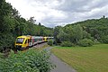 LINT 41 společnosti Hessische Landesbahn pod hradem Königstein směřující do Frankfurtu