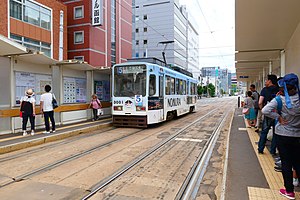 翻新後的函館市電函館站前停留場（2017年7月）