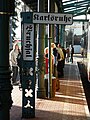 Historischer Zug­ziel­an­zei­ger im Bahn­hof Bad Her­ren­alb
