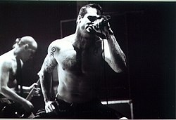 Henry Rollins avec son groupe en 2007.