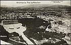 «Kristiania. Fra Luftballon». Høydene i parken fremst i bildet kalles Abelhaugen (til venstre for Slottsbakken) og Nisseberget. Fra 1883 var «Kikkert-Olsen»s stjernekikkert på Nisseberget]en attraksjon. Den ble seinere flyttet, men paviljongen stod til 1909. Postkort: Fredrik Blom-Olsen/Mittet & Co./Nasjonalbiblioteket