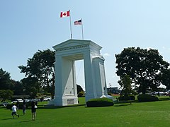 Arch peace on border of canada and USA - panoramio.jpg