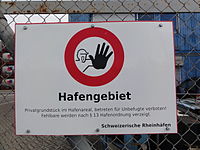 Verbotsschild Betreten Privatgrundstück im Hafenareal...