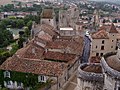 Vue sur les toits et les châteaux depuis le donjon de Gouzon.