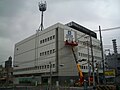 西日本電信電話 西ビル。このビルの1階で42年間使われなかった出入口が供用を開始した。（2009年2月）