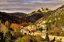 Le Château et le village de Termes avec ambiance et ombres automnales.jpg