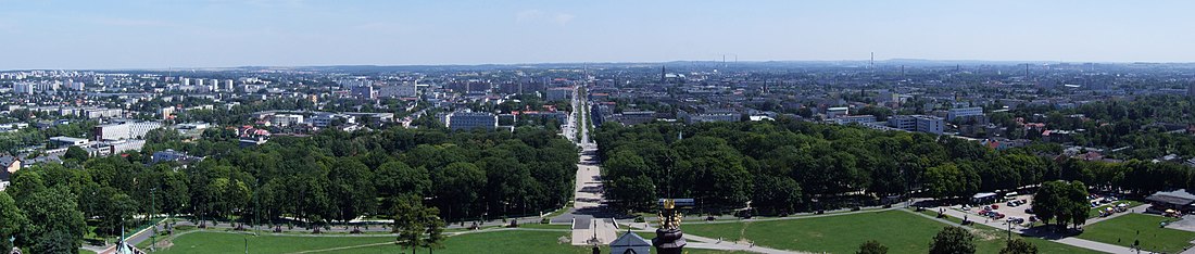 Parki podjasnogórskie widziane z wieży jasnogórskiej, po lewej Park 3 Maja, po prawej Park im. Stanisława Staszica