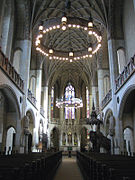 Vista del interior de la nave con el altar al fondo.