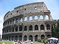 la Koloseo en Romo: antikva stadiono.