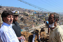 Intendente Ricardo Bravo visita zonas afectadas por incendio de Valparaíso.jpg