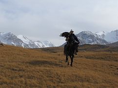 Paseo a caballo a través de la estepa - Kirguistán