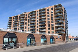 Building on Long Beach boardwalk