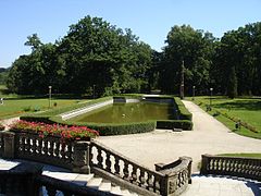 Un estanque del jardín del castillo