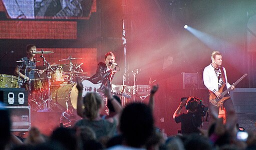 Muse tijdens Big Day Out in 2010. Van links naar rechts: Dominic Howard, Matthew Bellamy, Morgan Nicholls (achteraan) en Christopher Wolstenholme.