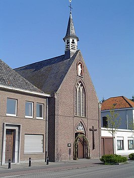 De Onze-Lieve-Vrouwekerk naast de basisschool aan de Gavergrachtstraat