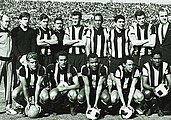 Peñarol 1965. Abajo, primero de la izquierda, Julio César Abbadíe