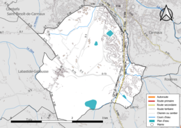 Carte en couleur présentant le réseau hydrographique de la commune