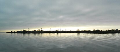 Gråen in January 2018, seen from a quay at Landskrona harbour. The wind turbines are located around "the Plaster Island", the small tower to the right is from the 18th century and is called "Kruttornet" ("the Gun Powder tower")