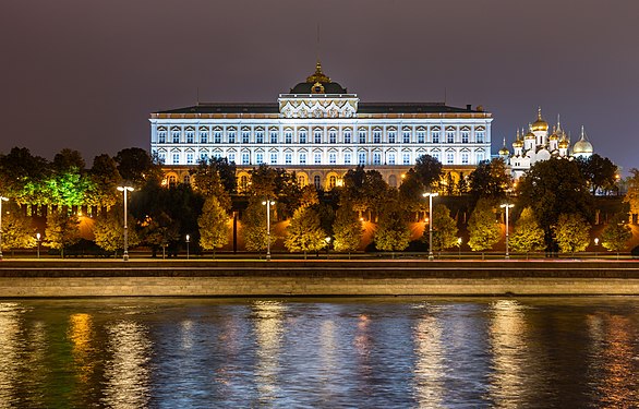 Le palais du Kremlin photographié de nuit