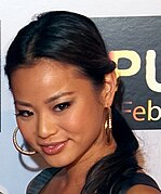 Jamie Chung interprète Claire Wen.