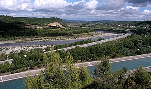 La vallée et le canal de la Durance avant la clue de Mirabeau.