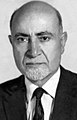 Mehdi Bazargan (1907-1995) a sah demokratikus, liberális ellenzékének vezéralakja, a forradalomig az alkotmányos monarchia híve, az Iszlám Köztársaság első miniszterelnöke (1979. február 4. - november 6.). Valódi hatalma nem volt, a demokratikus fügefalevél szerepét töltötte be Homeini győzelme után. Már 1979-ben szembekerült a teokratikus rendszerrel és belső ellenzékbe vonult.