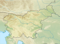 Mapa konturowa Słowenii, po lewej nieco u góry znajduje się punkt z opisem „źródło”, natomiast blisko lewej krawiędzi na dole znajduje się punkt z opisem „ujście”