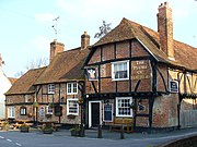 'n Tipiese platelandse pub in Crondall. Volgens legende, het Oliver Cromwell in hierdie pub in 1645 gebly.