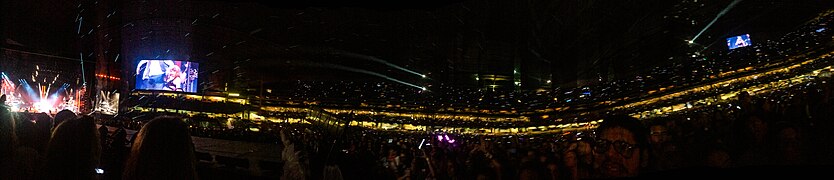 1989 World Tour crowd and stage panorama - Houston TX (31754974094).jpg