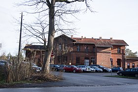 Empfangsgebäude des Bahnhofs in Brand (2018)