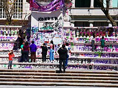 Exedra con pintas feministas del 8M (2024) 41.jpg