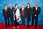 Thumbnail for File:MJK35806 Tom Schilling, Oliver Hirschbiegel, Friederike Becht, Jörg Schüttauf, Anja Kling und Ben Becker (Der Gleiche Himmel, Berlinale 2017).jpg