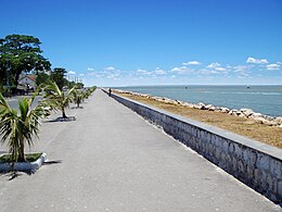 Promenada uz obalu mora u Mahajangi