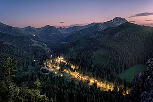 Dolina Bystrej i Tatry ze szczytu Nosala