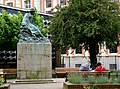 Statue d'Auguste Angellier, doyen de la faculté de lettres, vu de la rue Jeanne-d'Arc.