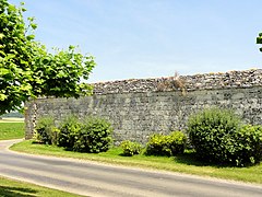 Mur d'enceinte.