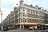 Woonblok met arbeiderswoningen en winkels, gebouwd in opdracht van de Vereeniging ten behoeve der Arbeidersklasse te Amsterdam