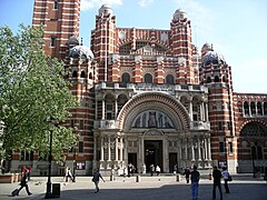 Fachada neobizantina de la catedral de Westminster (Londres)