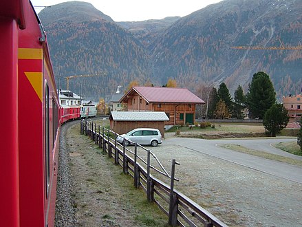 Southbound train heading for Bever Südwärts fahrender Zug auf dem Weg nach Bever