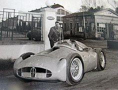 La Bugatti Type 251 devant l'usine de Molsheim