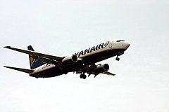 Ryanair 737-8AS EI-DHH, short final to RWY 30 LEVC