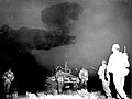 De beruchte Desert Rock test van 1 juni 1952. De soldaten schuilden in kleine loopgraven op 6,4 kilometer (7000 yards) van de detonatie en klommen 20 seconden na de detonatie naar buiten. Ze hadden opdracht om recht op de opstijgende vuurbal af te marcheren. Deze test in de serie Tumbler-Snapper bereidde het leger voor op de inzet van kernwapens aan het Koreaanse of Europese front.