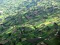 Foto aérea de una zona de pequeñas parcelas de formas irregulares delimitadas con setos, en el Nudo de los Pastos colombiano.