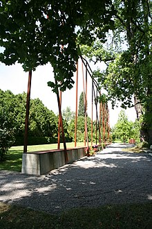 Skulptur Windrechen, 2010. Von Jürg Altherr (1944–2018) für das Gemeinschaftsgrab auf dem Friedhof Albisrieden.